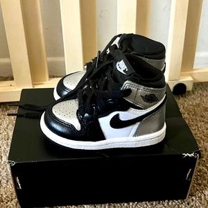 Air Jordan Retro 1 High Toddler 5c - Black & Metallic Silver
